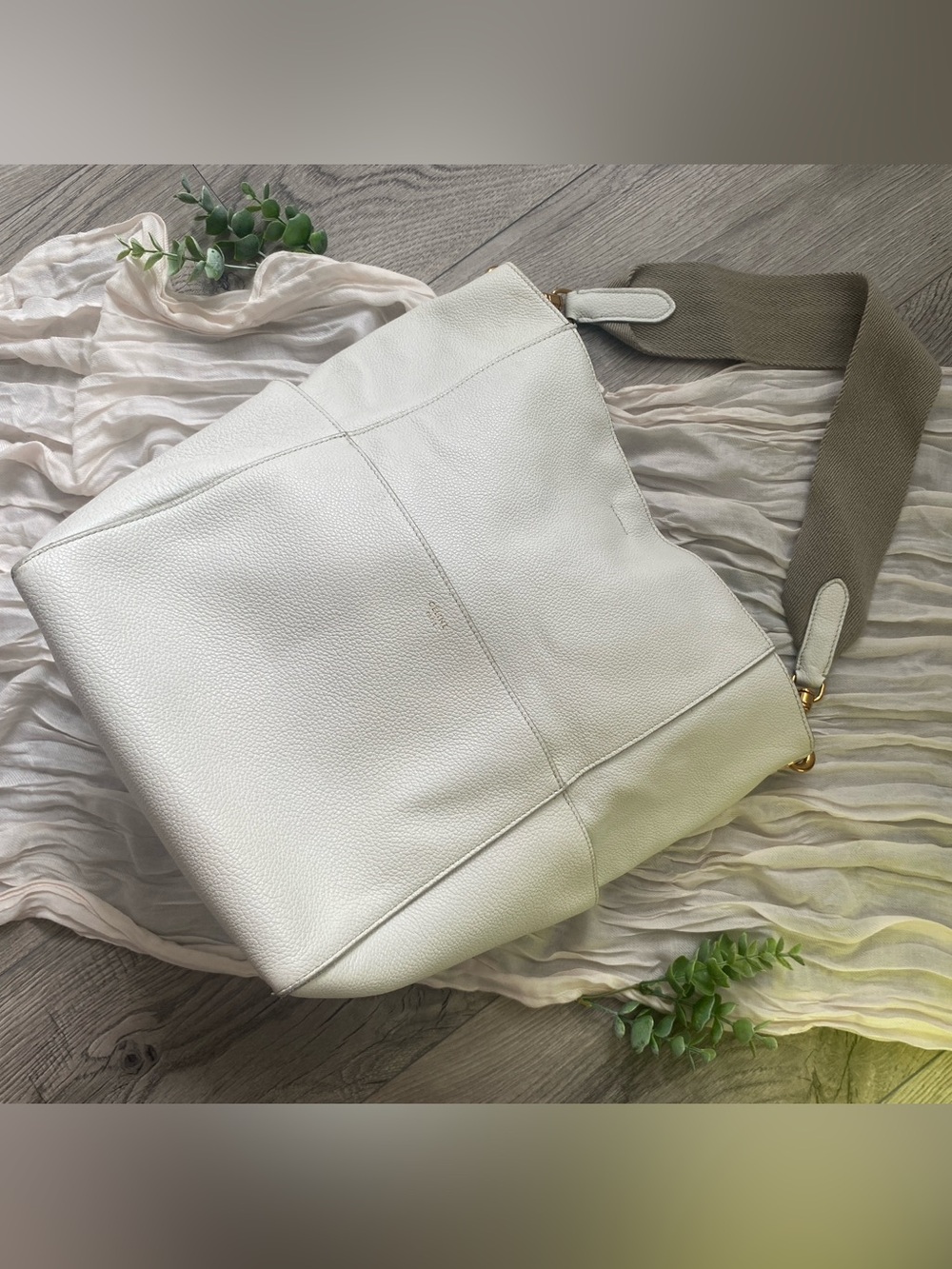 ✨ Celine Seau Sangle Medium – Rare White Colorway ✨ - Picture 3 of 12